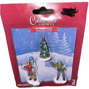 Cobblestone corners 9 figures minitures christmas village Tree‎ Winter New